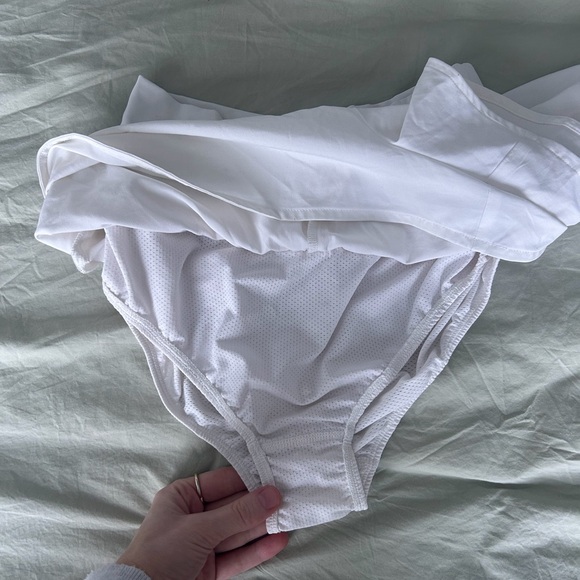 Gilly Hicks White Women's Skorts - Picture 5 of 7